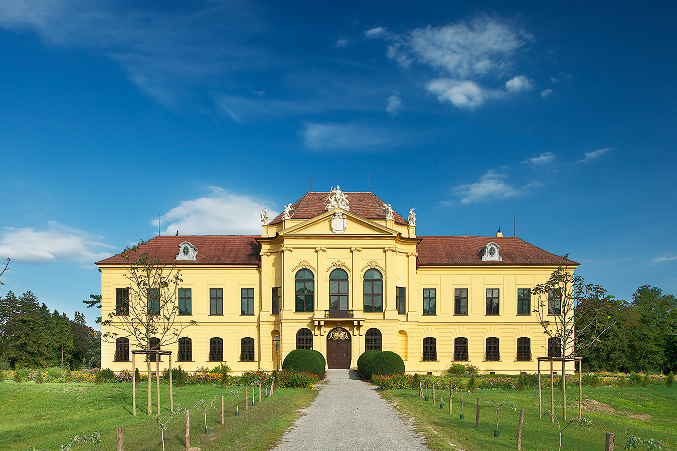 nationalpark-donau-auen-exkursion-schloss-eckartsau.jpg
