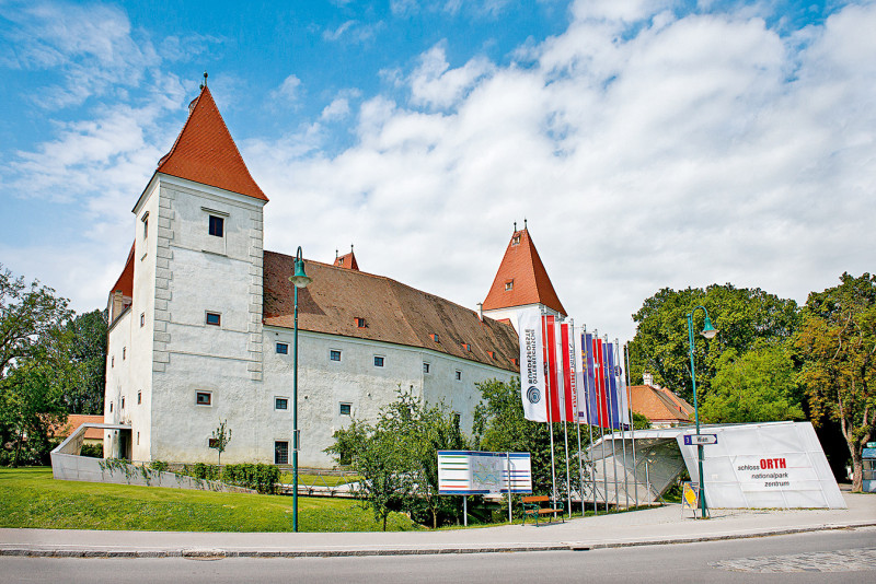 Das schlossORTH Nationalpark-Zentrum, Blick von der Straße aus